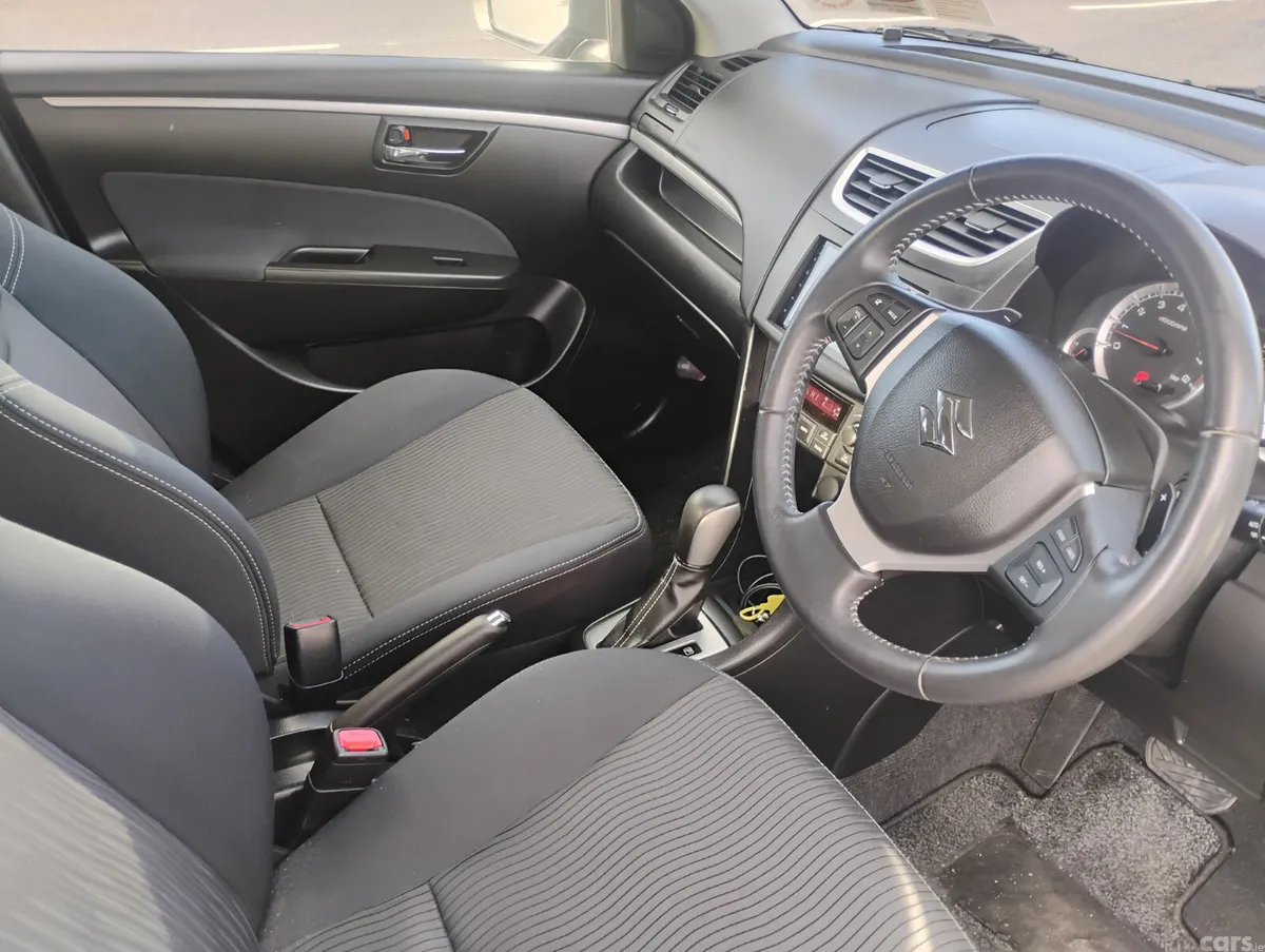 Suzuki Swift Hatchback, Petrol, 2013, Black