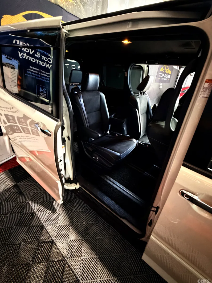 Toyota Noah MPV, Petrol Hybrid, 2019, White