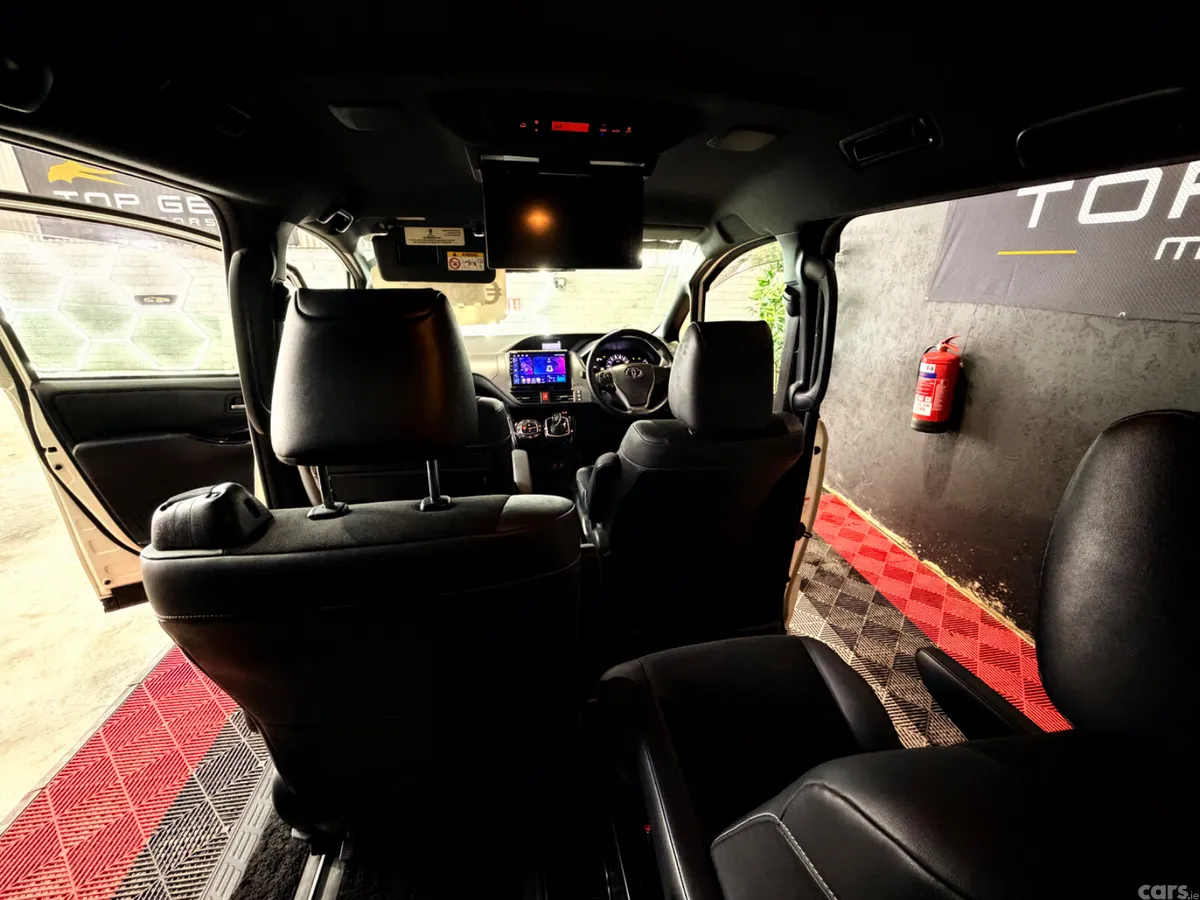 Toyota Noah MPV, Petrol Hybrid, 2019, White