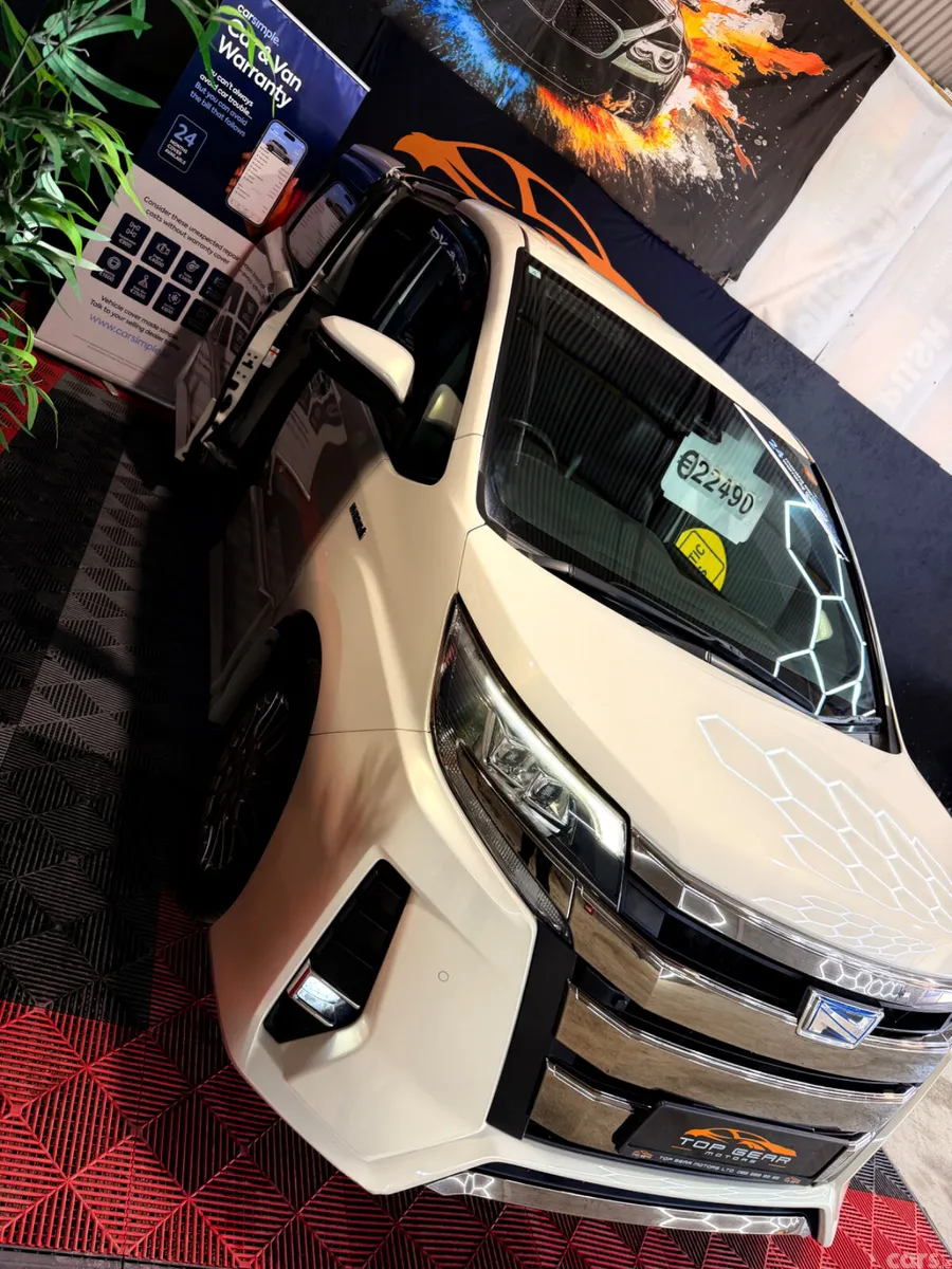 Toyota Noah MPV, Petrol Hybrid, 2019, White