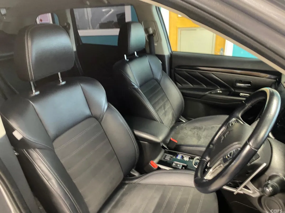 Mitsubishi Outlander SUV, Petrol Plug-in Hybrid, 2019, Grey