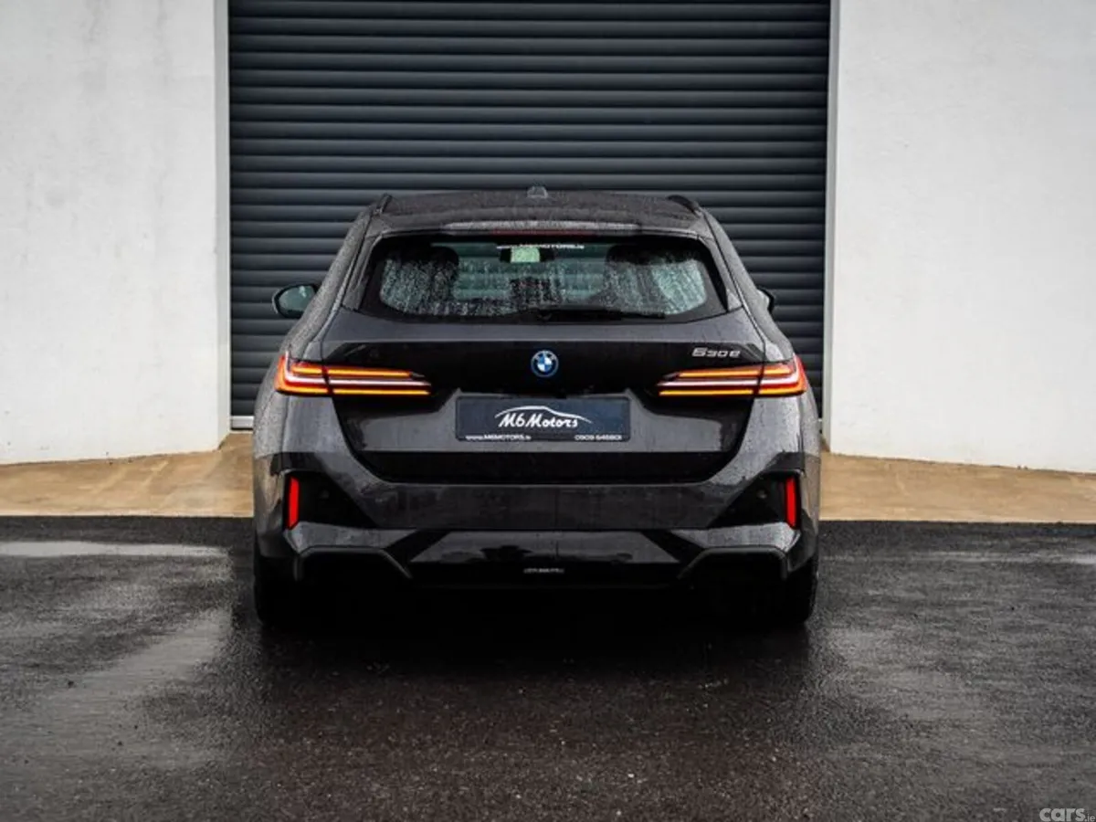 BMW 5-Series Estate, Petrol Plug-in Hybrid, 2024, Grey