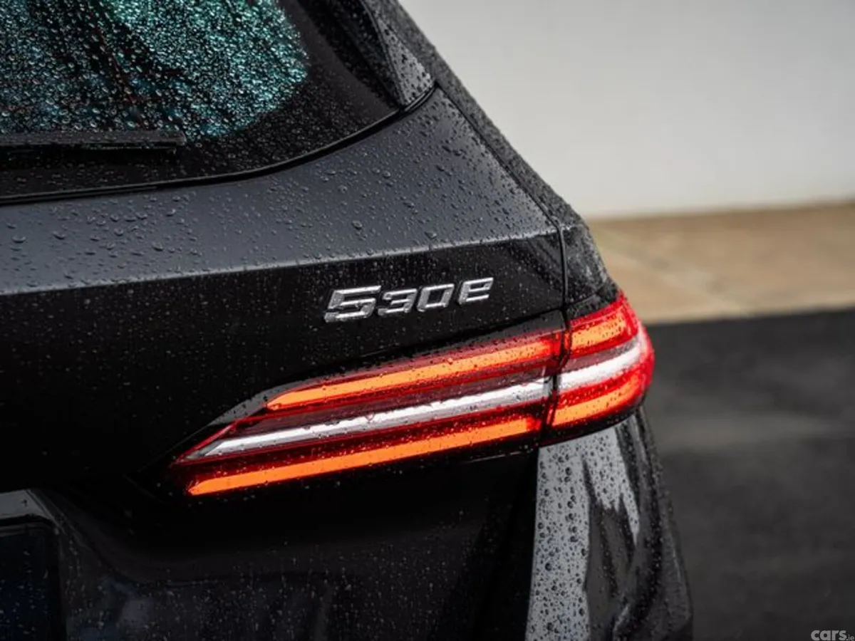 BMW 5-Series Estate, Petrol Plug-in Hybrid, 2024, Grey