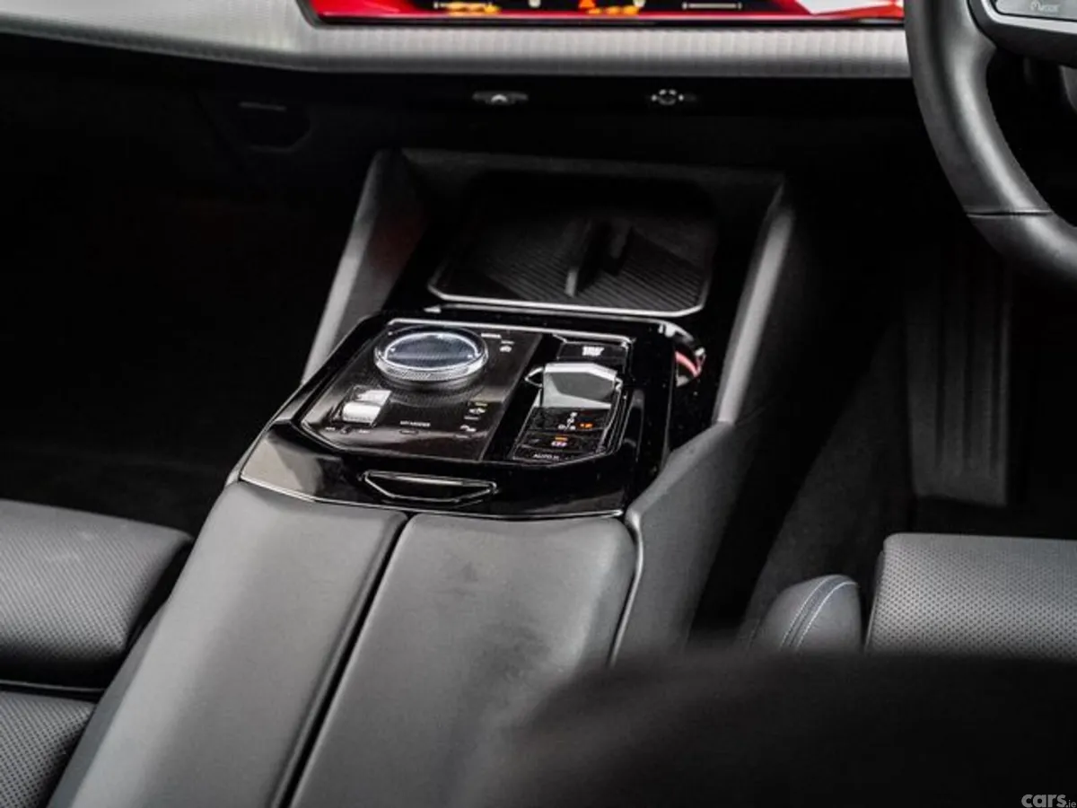 BMW 5-Series Estate, Petrol Plug-in Hybrid, 2024, Grey