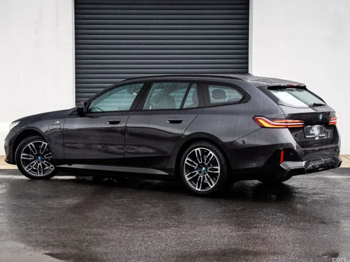 BMW 5-Series Estate, Petrol Plug-in Hybrid, 2024, Grey