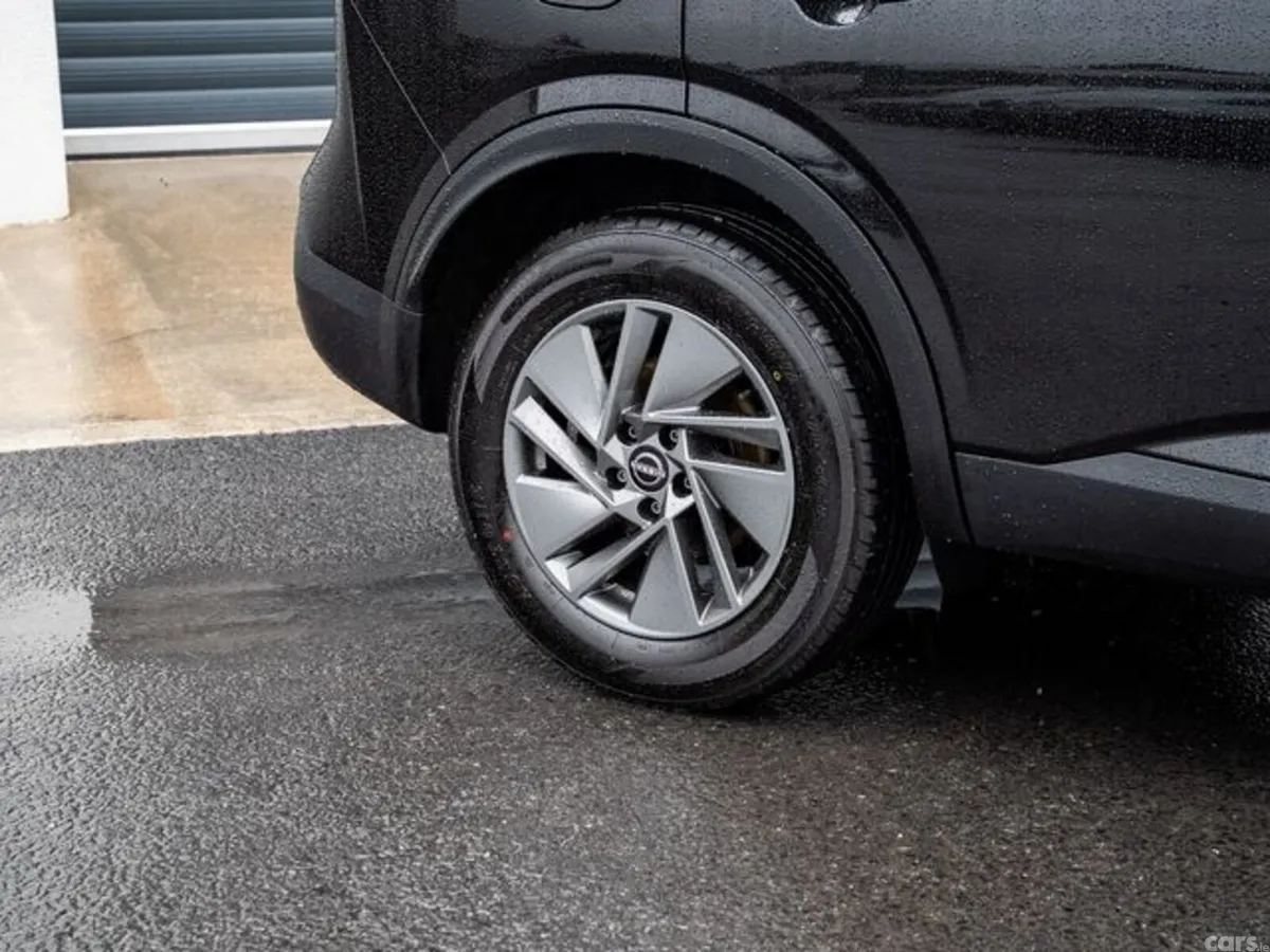 Nissan Qashqai MPV, Petrol, 2024, Black
