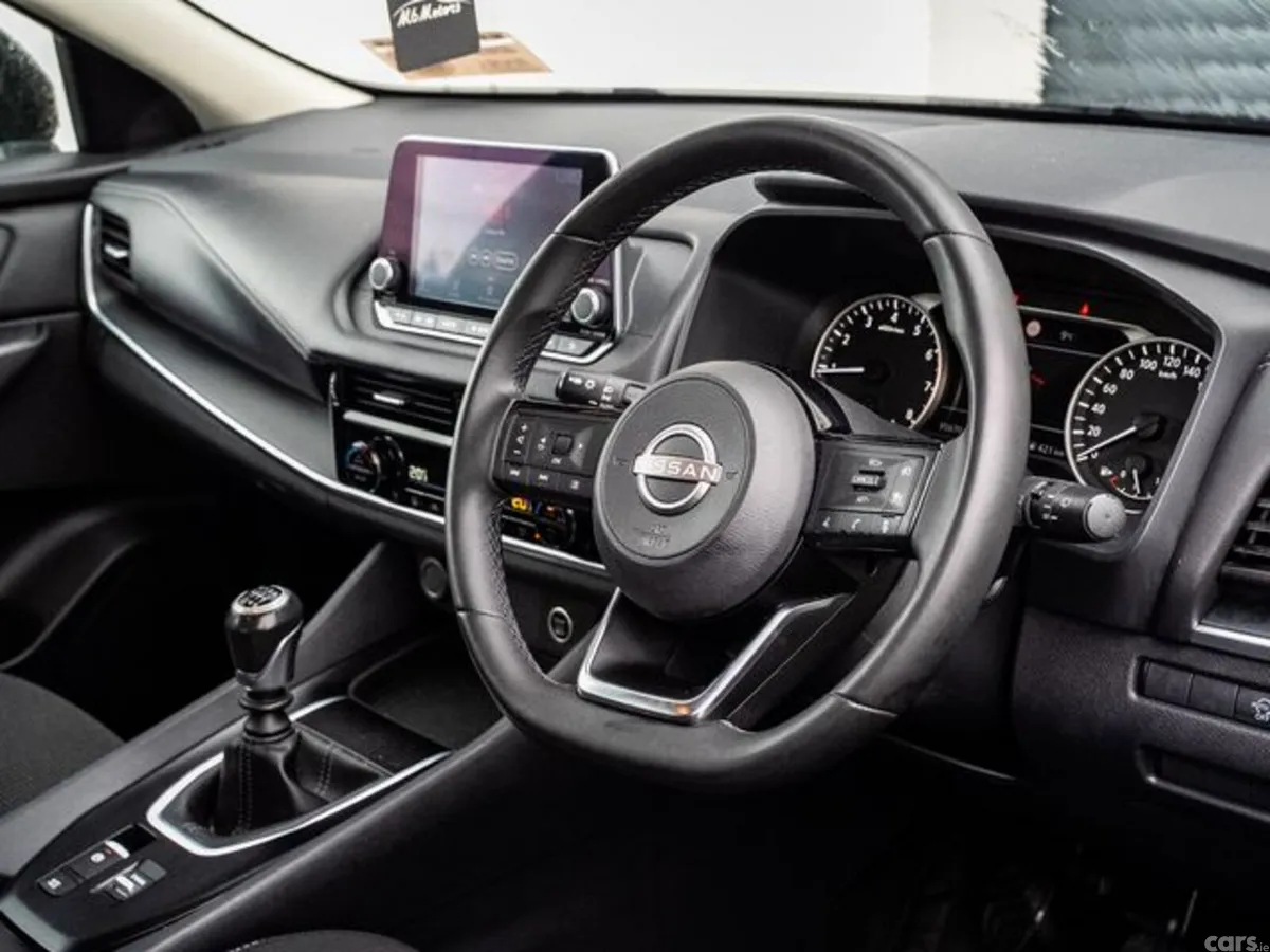 Nissan Qashqai MPV, Petrol, 2024, Black