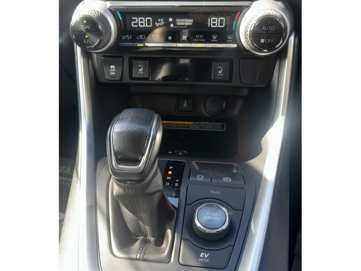 Toyota RAV4 SUV, Petrol Hybrid, 2021, White