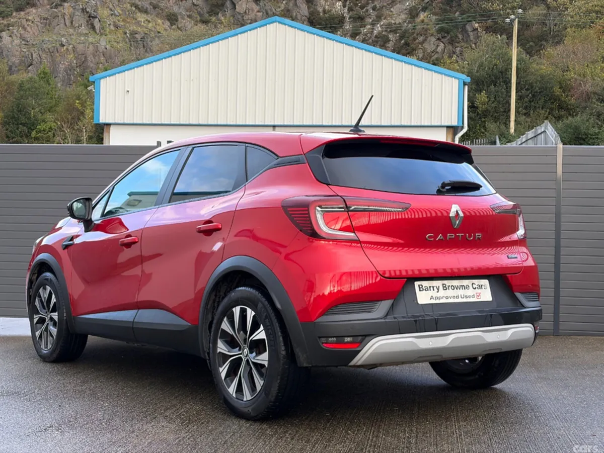 Renault Captur Hatchback, Petrol Hybrid, 2023, Red