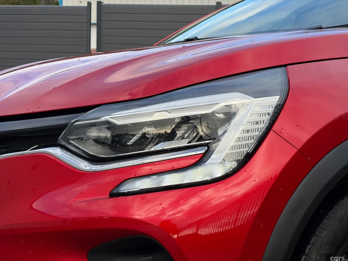 Renault Captur Hatchback, Petrol Hybrid, 2023, Red