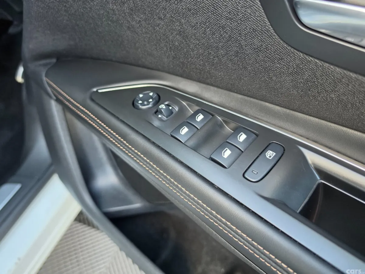 Peugeot 5008 MPV, Diesel, 2018, White