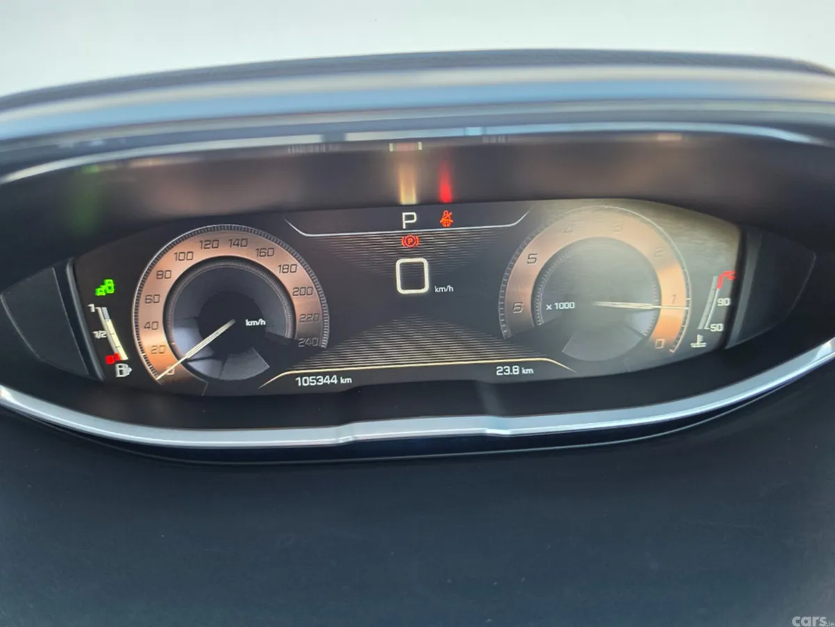 Peugeot 5008 MPV, Diesel, 2018, White