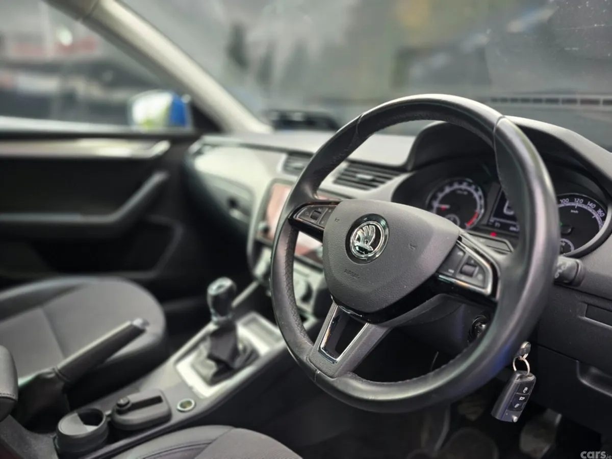 Skoda Octavia Hatchback, Diesel, 2020, Blue