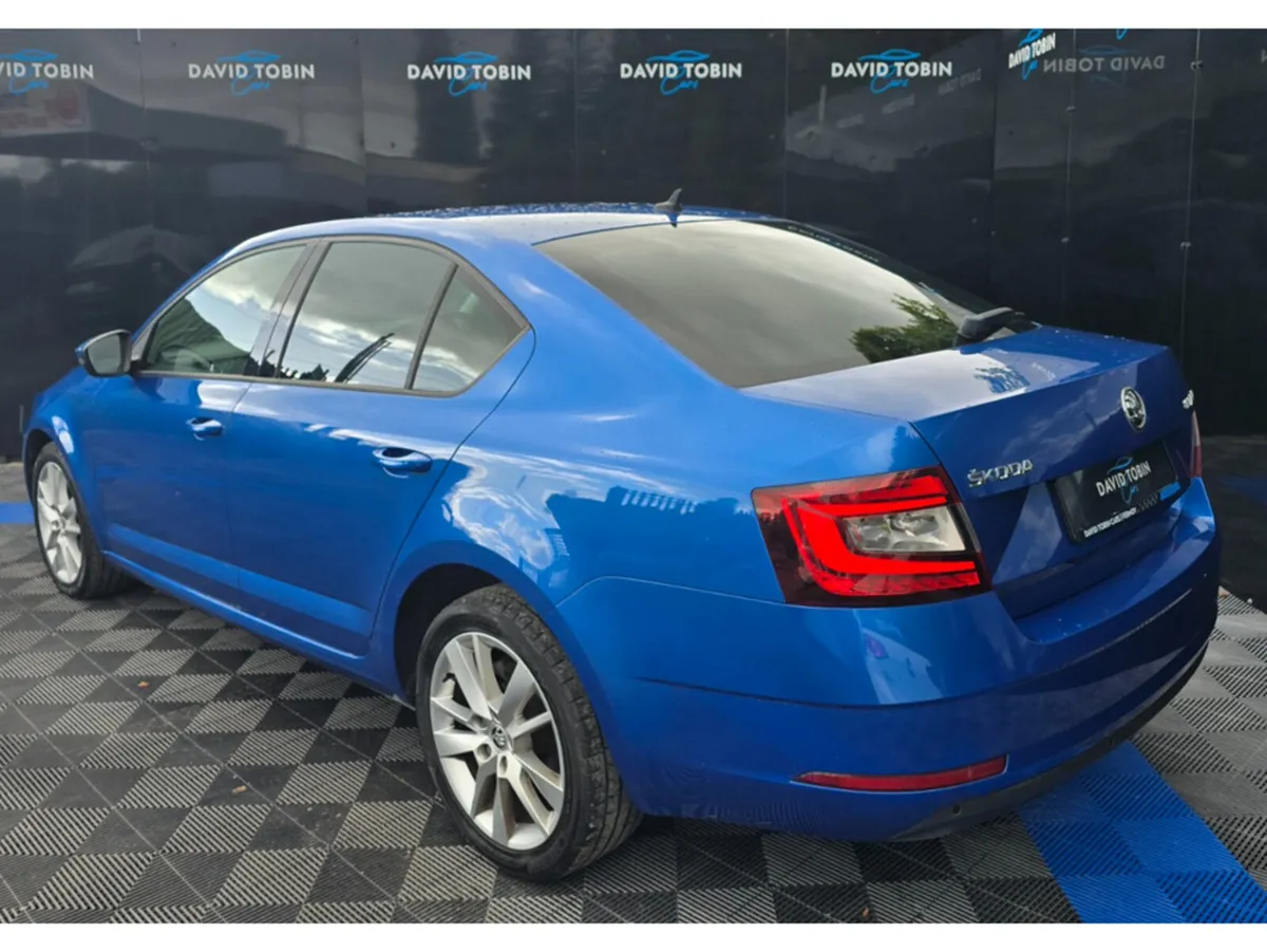Skoda Octavia Hatchback, Diesel, 2020, Blue