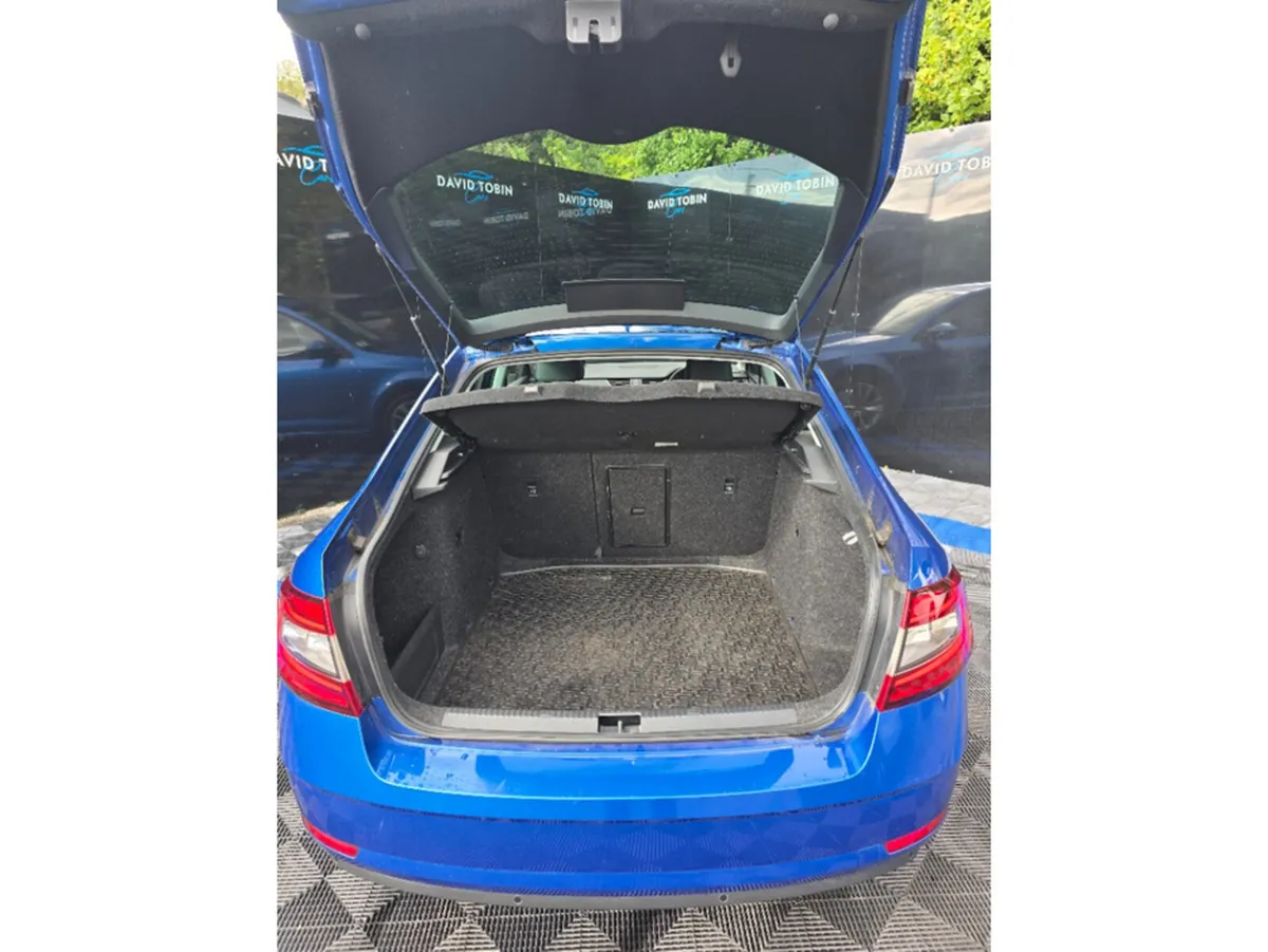 Skoda Octavia Hatchback, Diesel, 2020, Blue