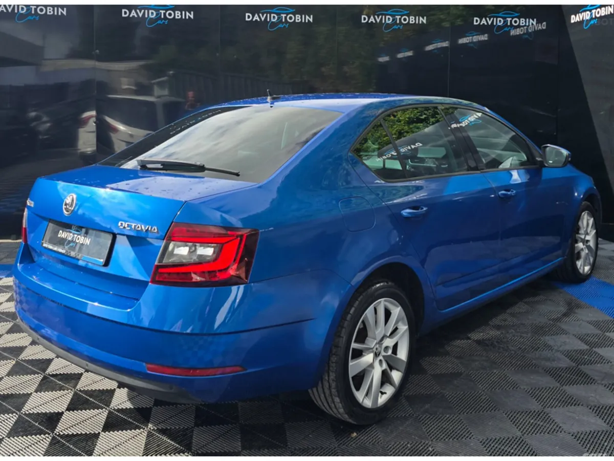 Skoda Octavia Hatchback, Diesel, 2020, Blue