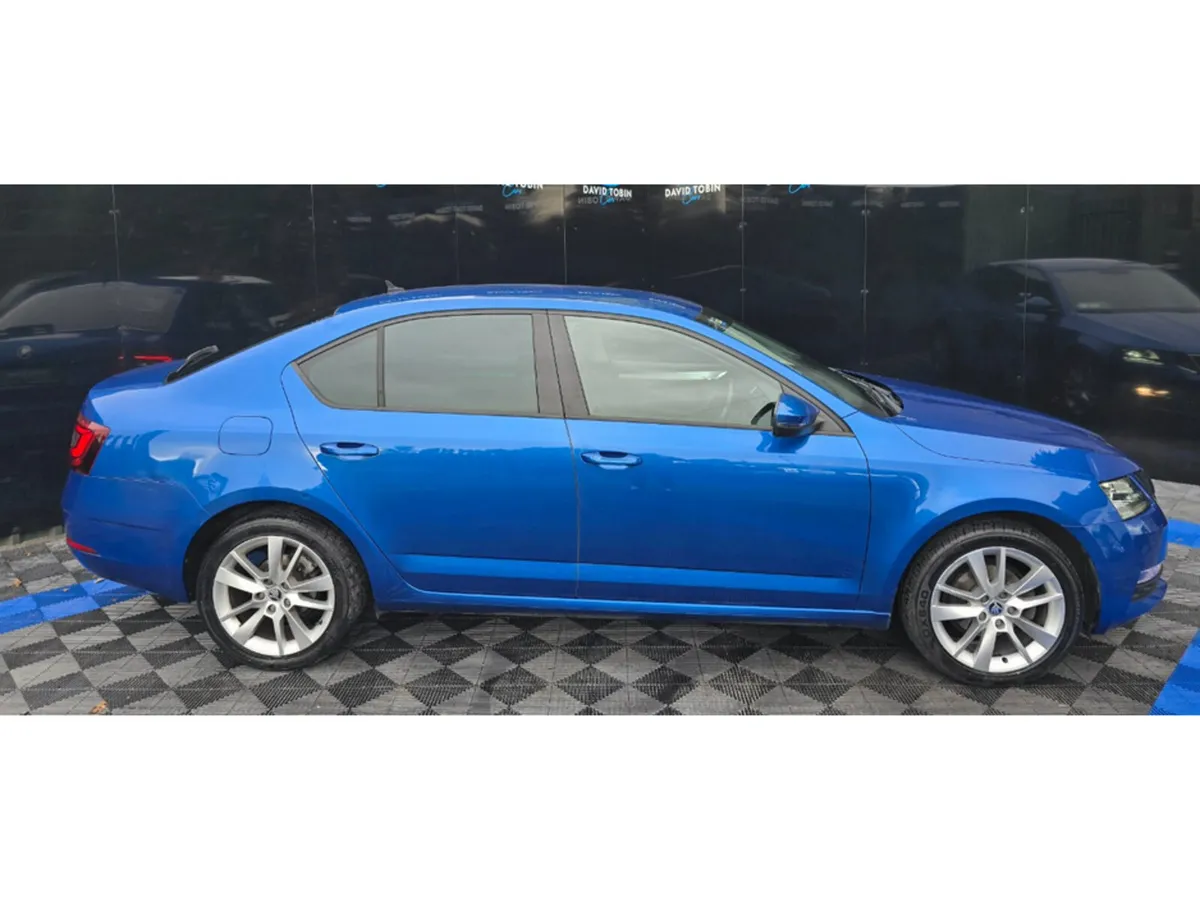 Skoda Octavia Hatchback, Diesel, 2020, Blue