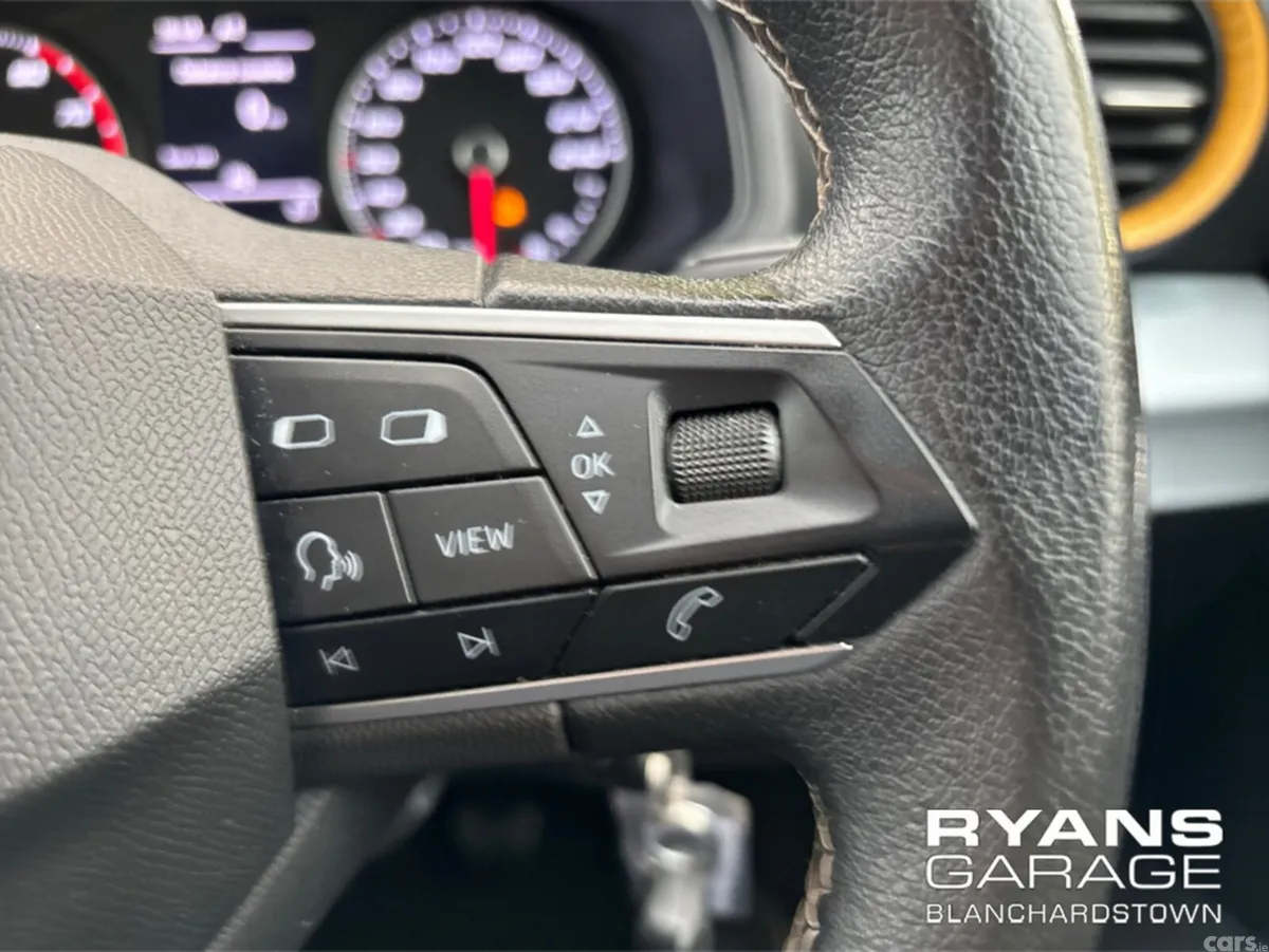 SEAT Arona Hatchback, Petrol, 2022, White