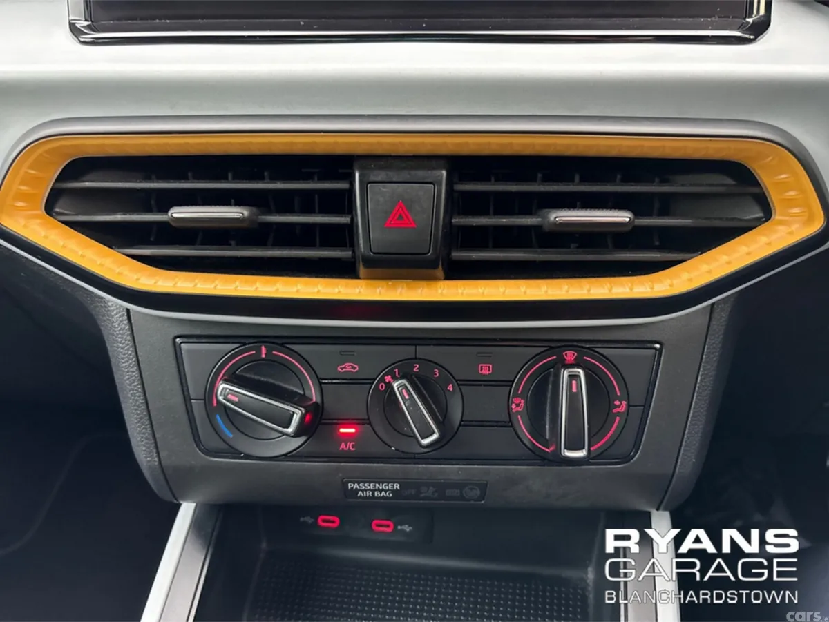 SEAT Arona Hatchback, Petrol, 2022, White