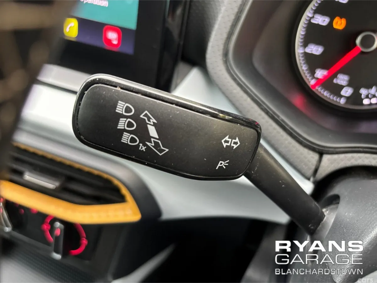 SEAT Arona Hatchback, Petrol, 2022, White