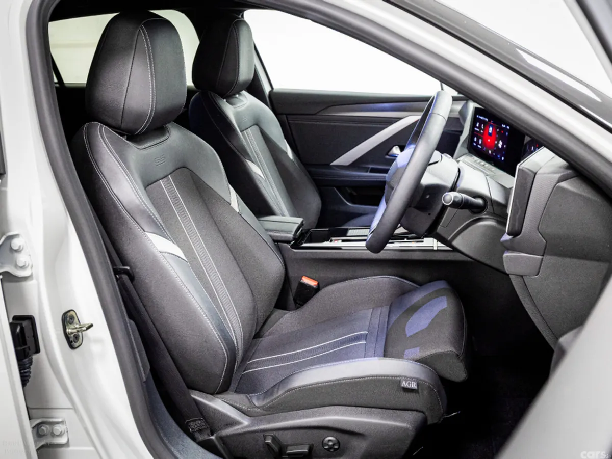 Opel Astra Hatchback, Electric, 2024, White
