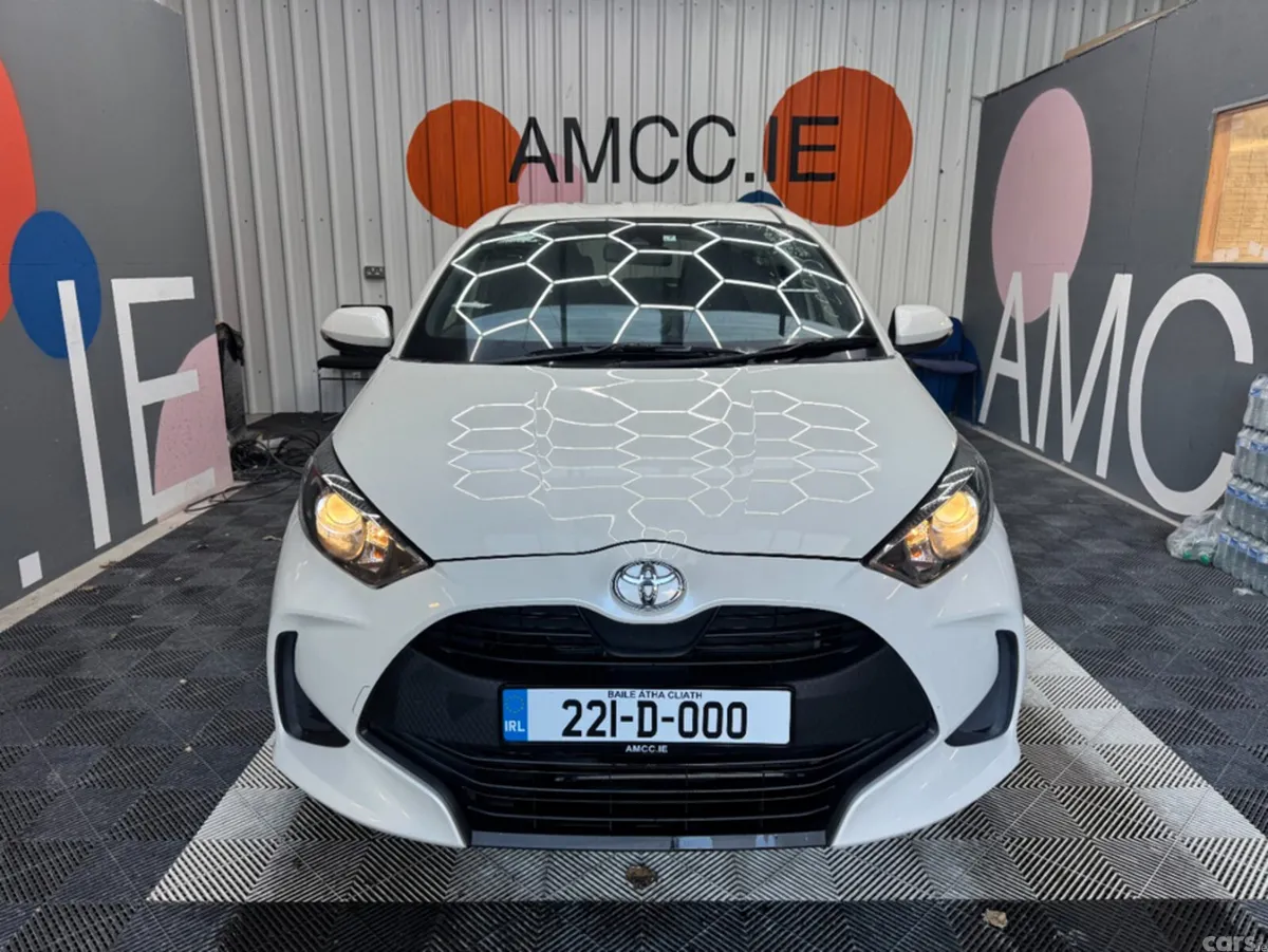 Toyota Yaris Hatchback, Petrol, 2022, White