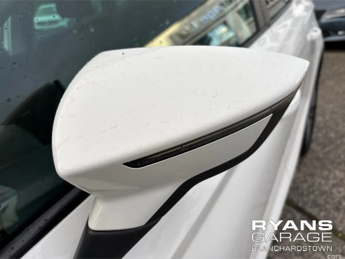 SEAT Arona Hatchback, Petrol, 2022, White