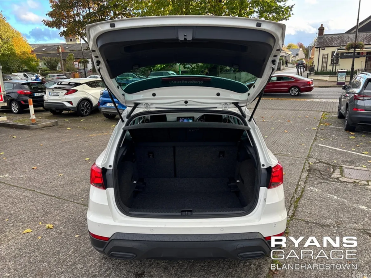 SEAT Arona Hatchback, Petrol, 2022, White