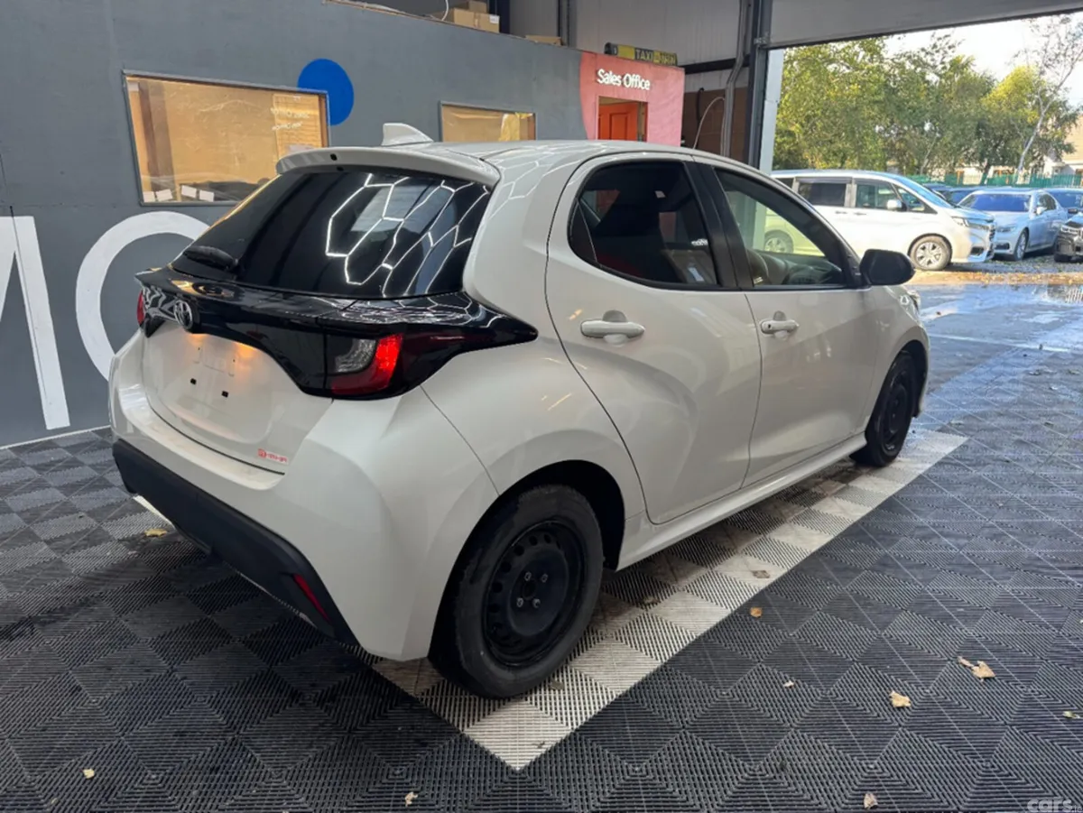 Toyota Yaris Hatchback, Petrol, 2022, White