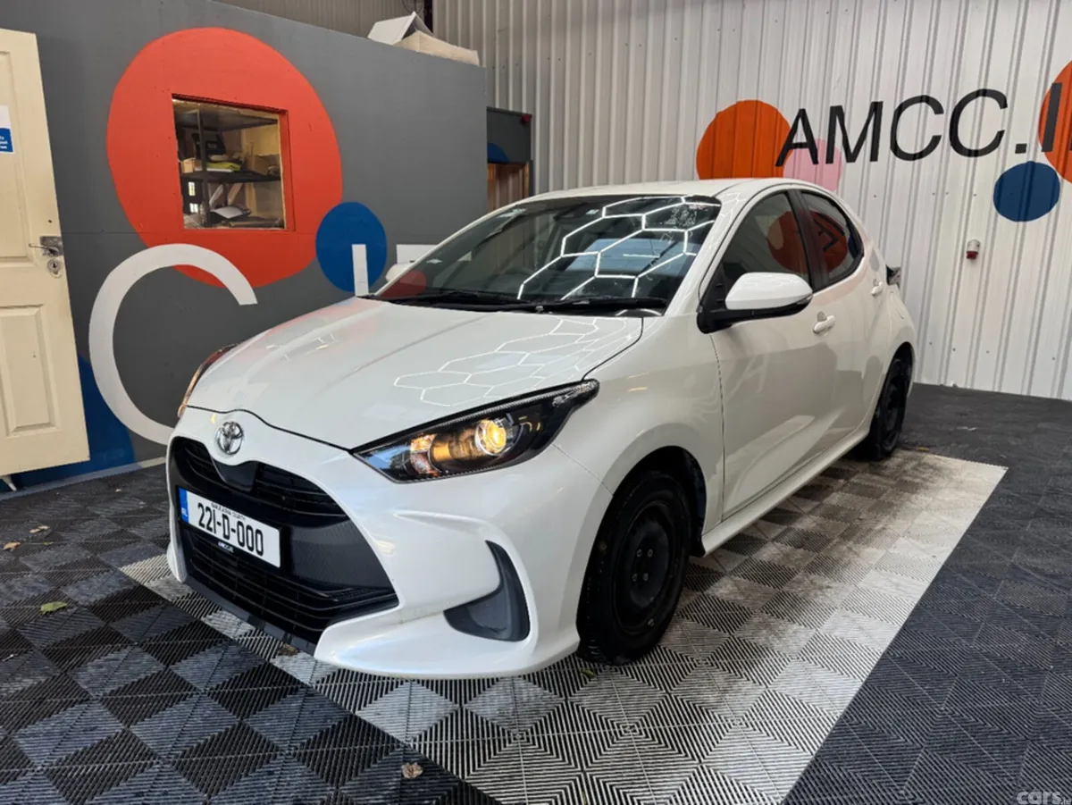 Toyota Yaris Hatchback, Petrol, 2022, White