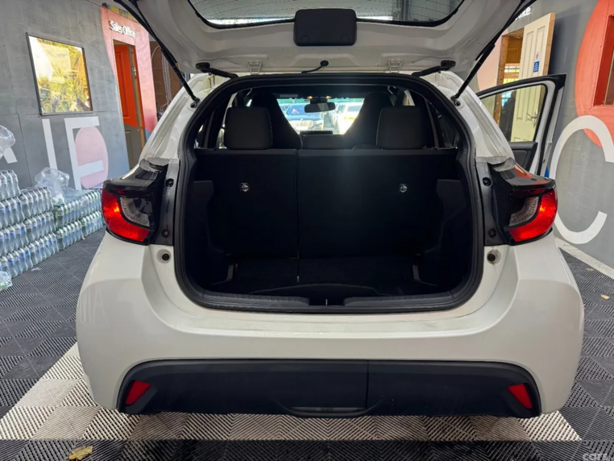 Toyota Yaris Hatchback, Petrol, 2022, White