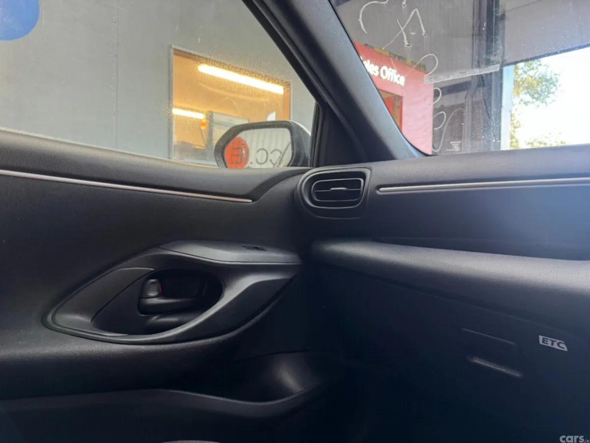 Toyota Yaris Hatchback, Petrol, 2022, White