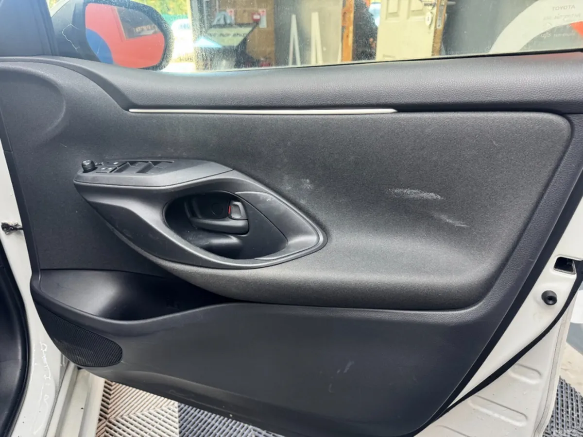 Toyota Yaris Hatchback, Petrol, 2022, White