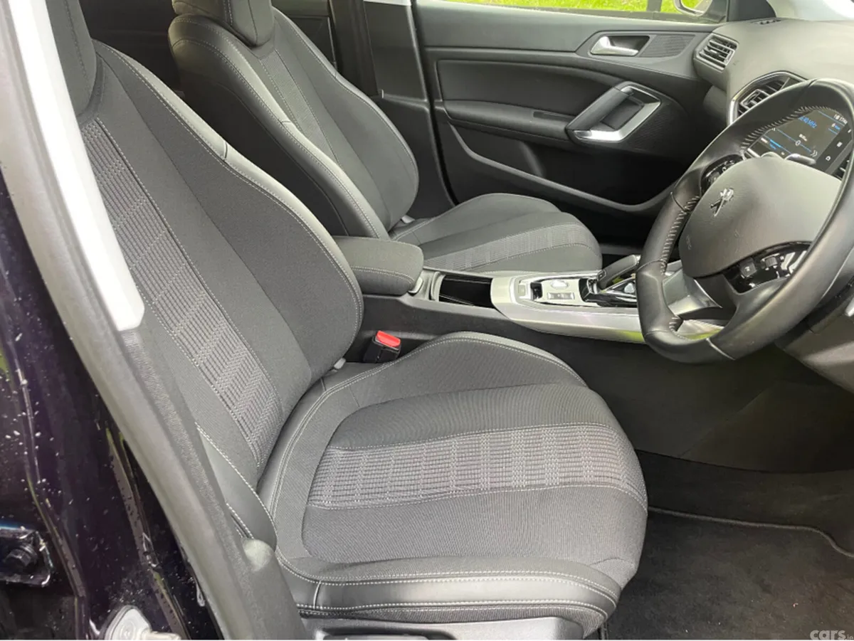 Peugeot 308 Hatchback, Diesel, 2019, Blue
