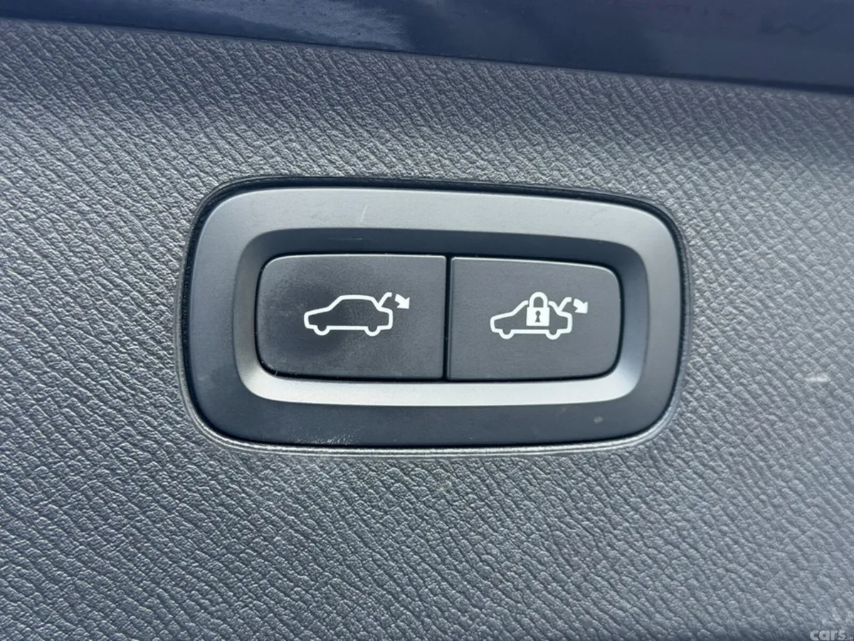 Volvo XC90 Estate, Petrol Plug-in Hybrid, 2023, Black