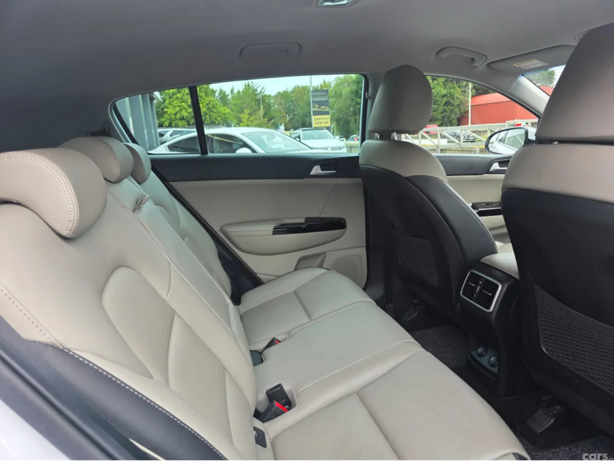 Kia Sportage MPV, Diesel Hybrid, 2020, White