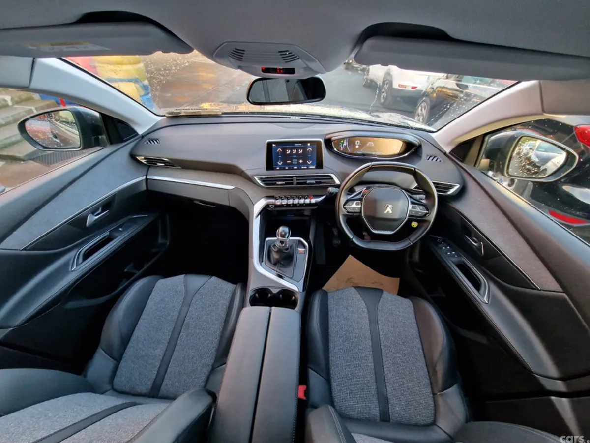 Peugeot 5008 MPV, Diesel, 2018, Grey