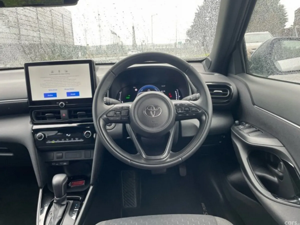 Toyota Yaris Cross SUV, Petrol Hybrid, 2026, Silver
