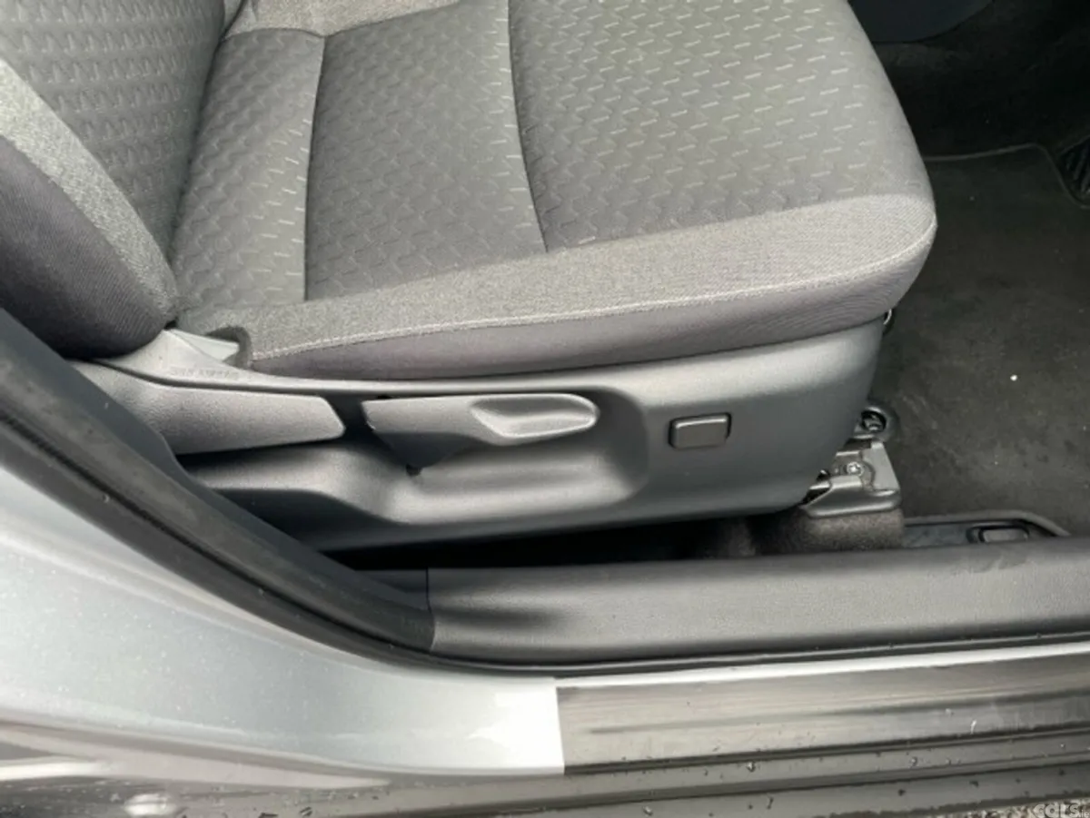 Toyota Yaris Cross SUV, Petrol Hybrid, 2026, Silver