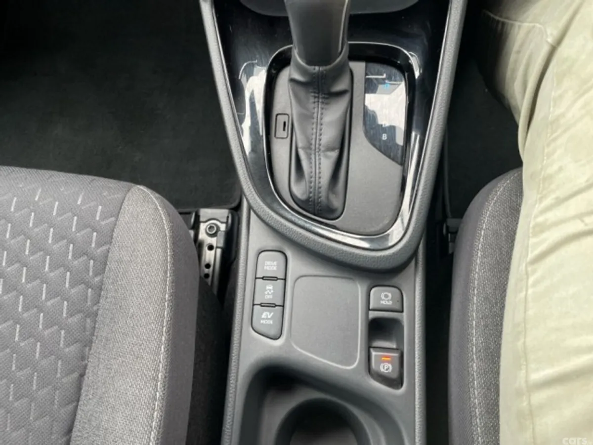 Toyota Yaris Cross SUV, Petrol Hybrid, 2026, Silver