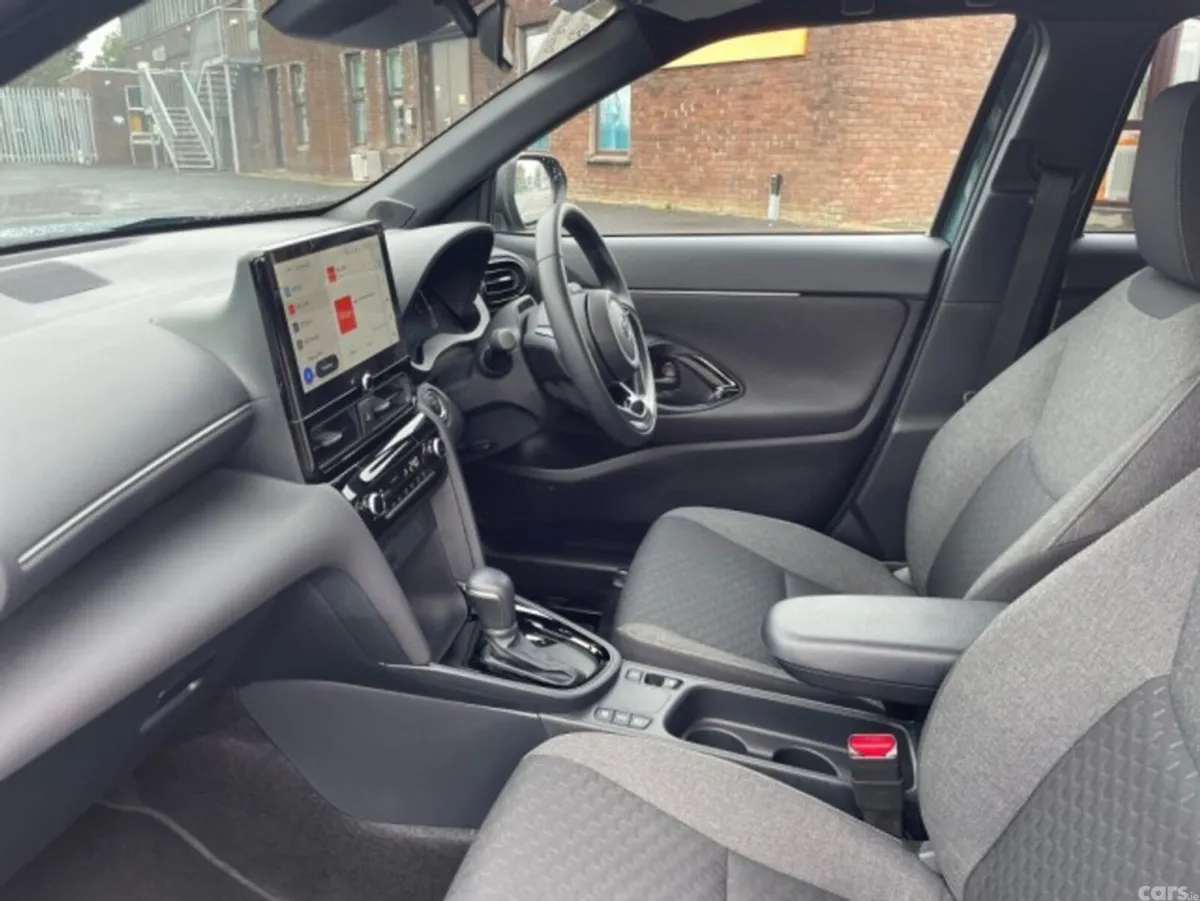 Toyota Yaris Cross SUV, Petrol Hybrid, 2026, Green