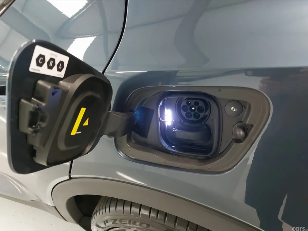 Volvo EX40 SUV, Electric, 2026, Blue