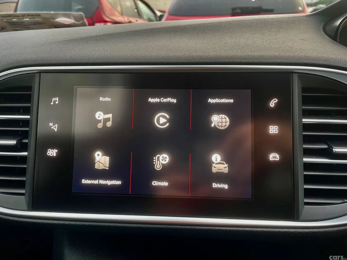 Peugeot 308 Hatchback, Diesel, 2018, White