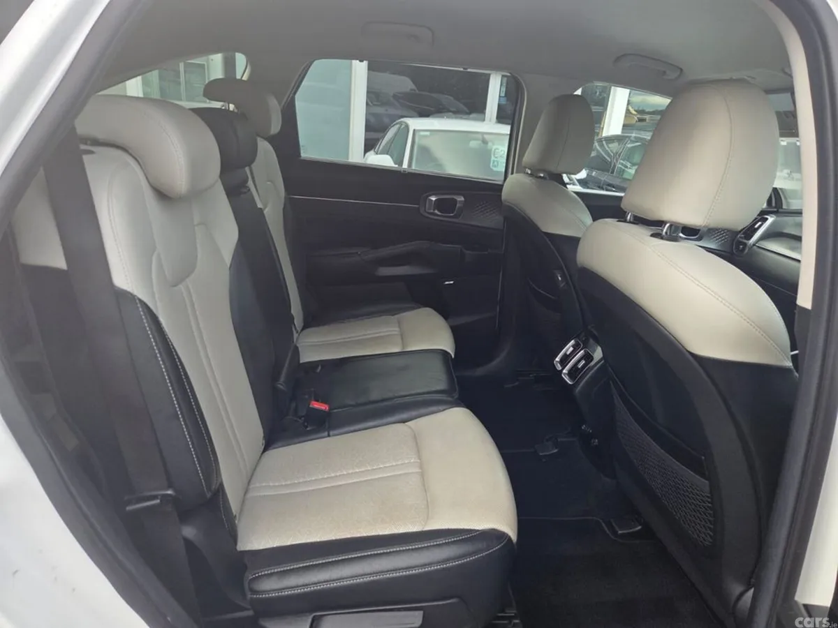 Kia Sorento MPV, Petrol Plug-in Hybrid, 2022, White