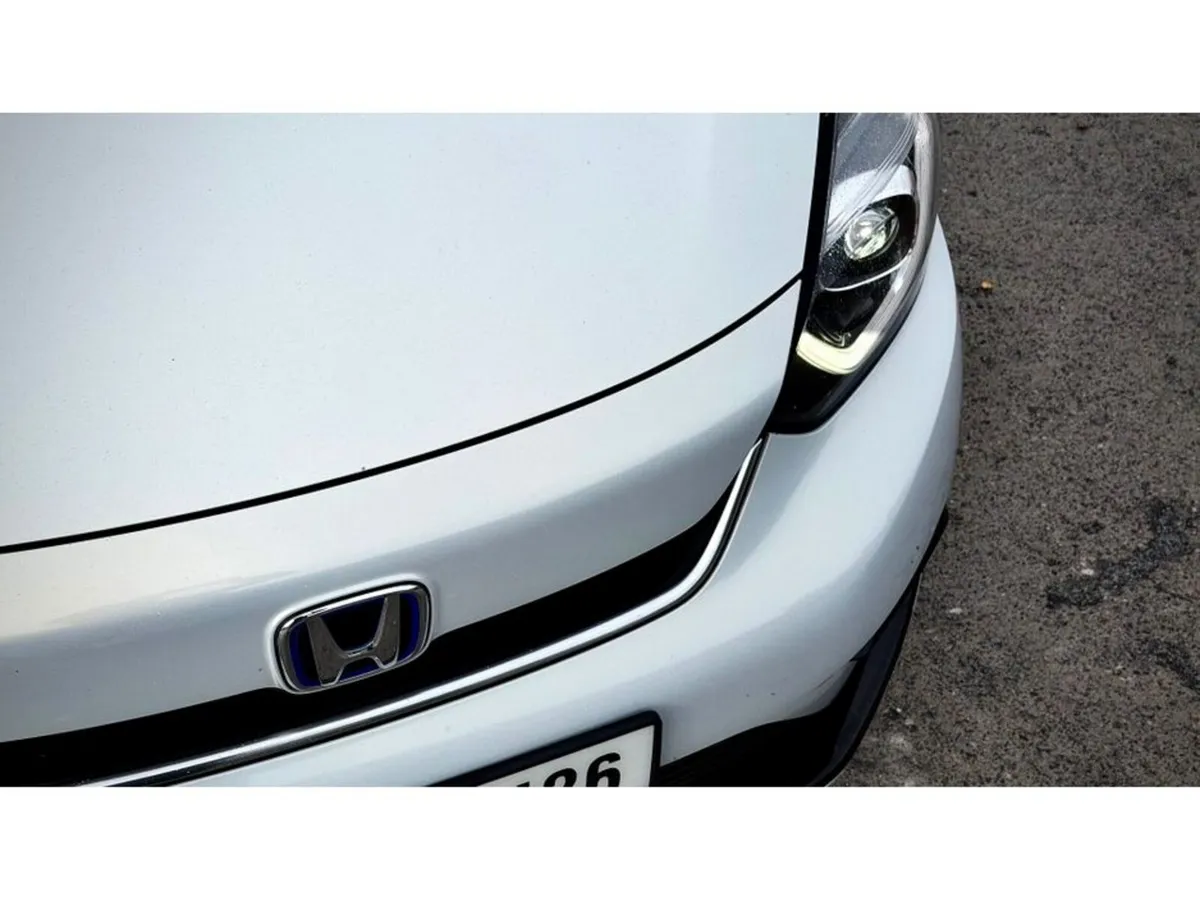 Honda Fit Hatchback, Petrol Hybrid, 2020, White
