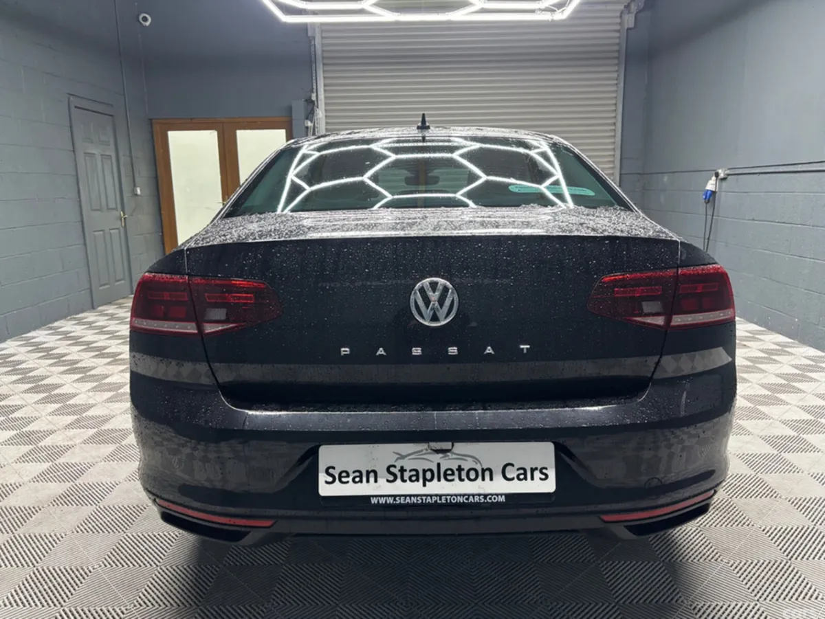 Volkswagen Passat Saloon, Diesel, 2019, Black