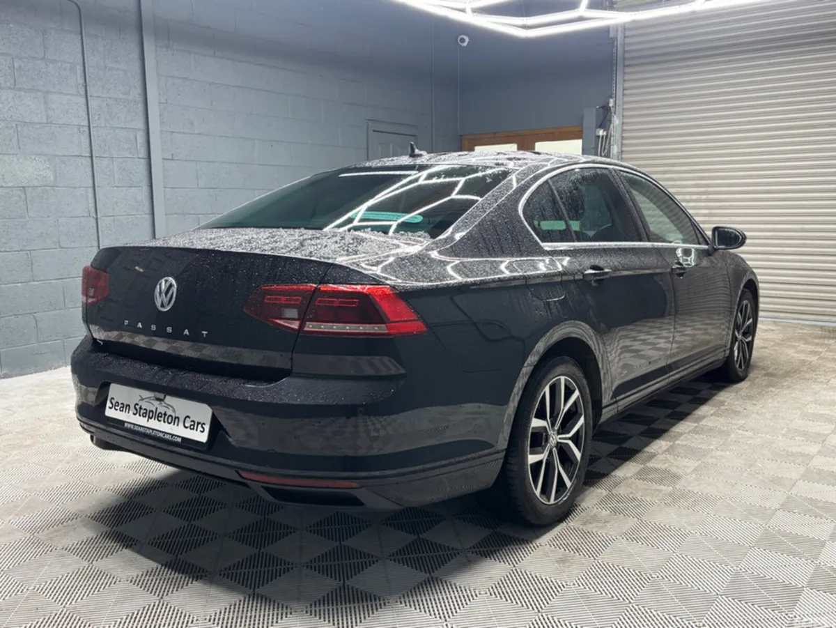 Volkswagen Passat Saloon, Diesel, 2019, Black