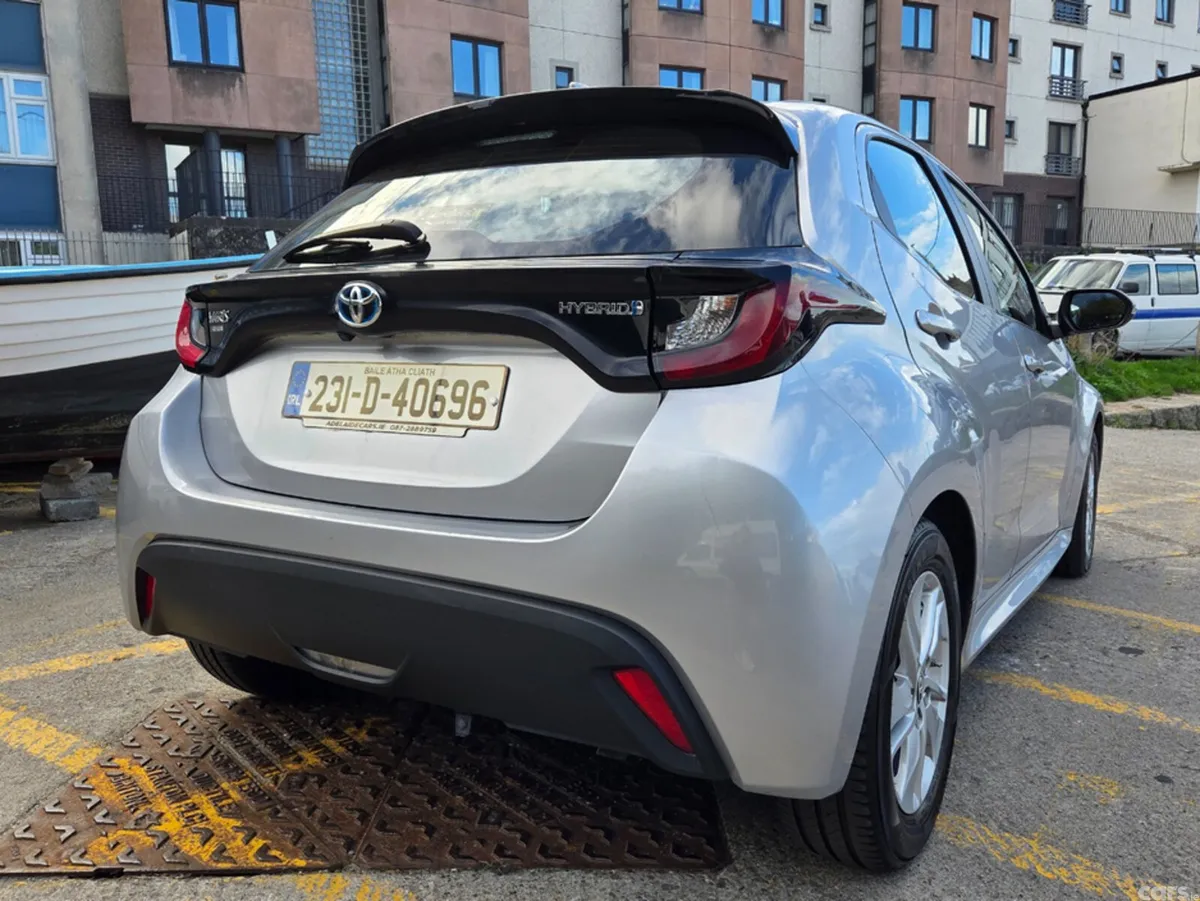 Toyota Yaris Hatchback, Petrol Hybrid, 2023, Grey