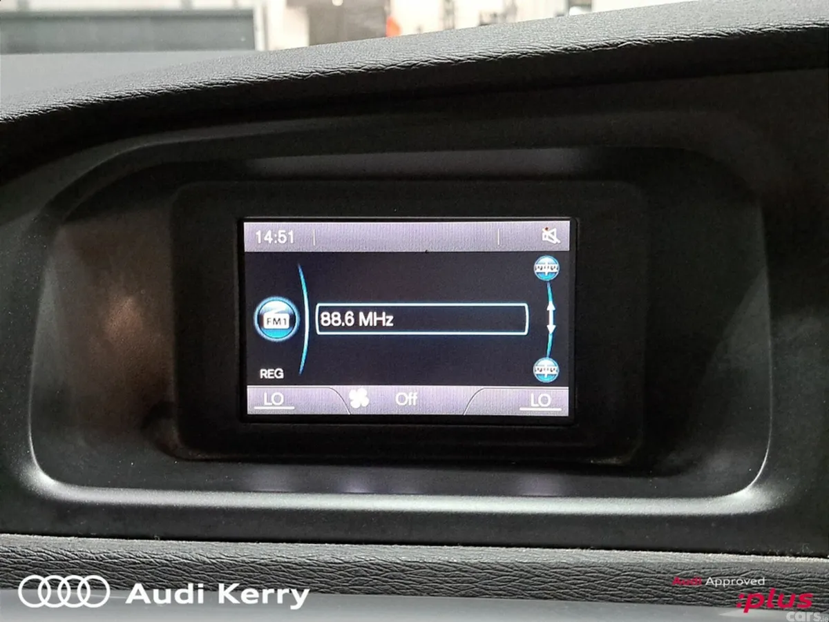 Volvo V40 Hatchback, Diesel, 2017, Blue