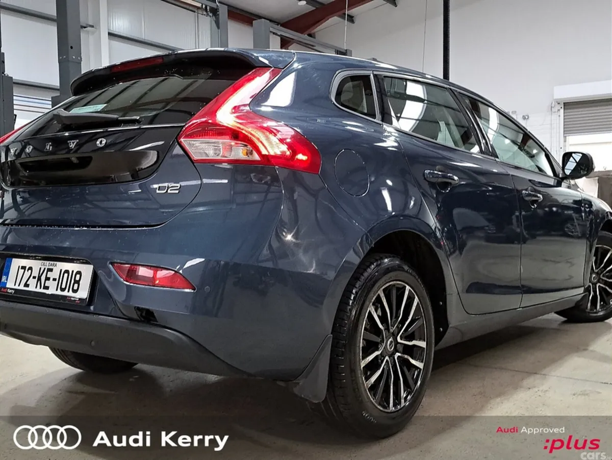 Volvo V40 Hatchback, Diesel, 2017, Blue